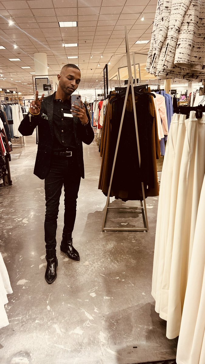 NIKONtheSTYLIST's tweet photo. I was born a Pisces ♓️ 
Now I’m just a dollar sign 🤑 
@dreamdoll taught me 😜
#hitormiss #pisces #dreamdoll #clockit #fyp https://t.co/1fNLnuM5z7
