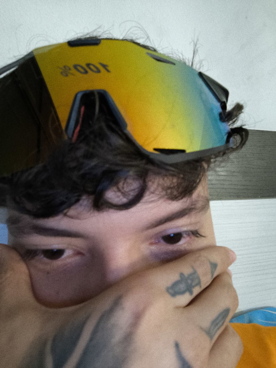 Daniel6m9's tweet photo. A veces el alma necesita desprenderse un poquito del suelo para entender la gravedad... ✍🏻 https://t.co/GOx9bmZywj