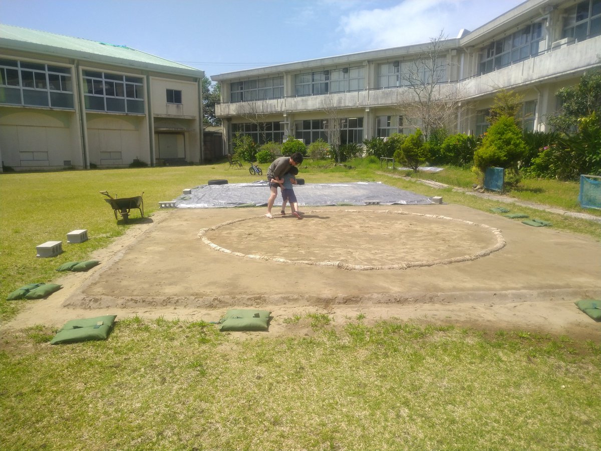 8jo_sumo's tweet photo. さっそく親子でお相撲しに来てくれました。 https://t.co/PmpQv7VtTi