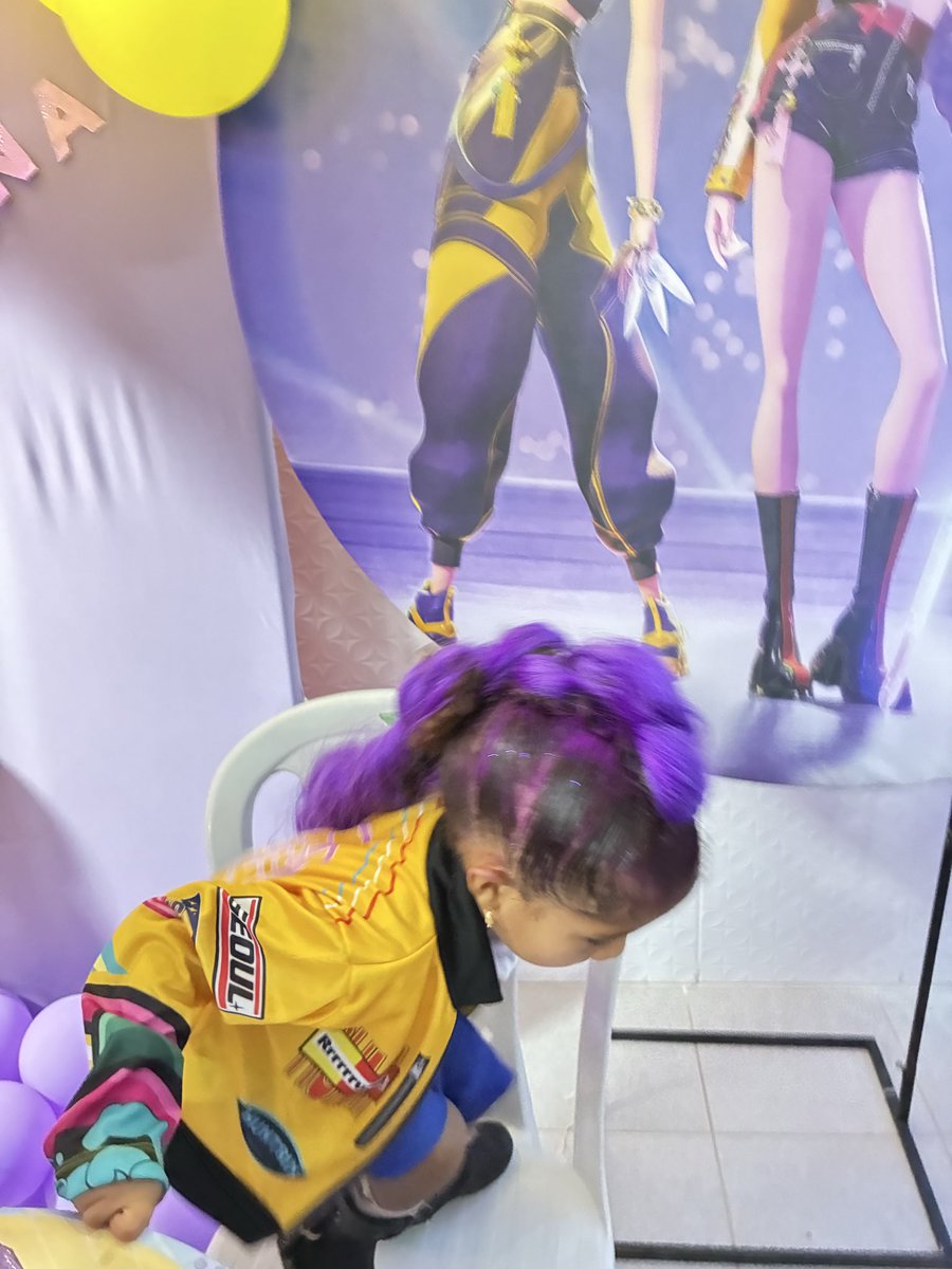 MC12_LEONELA tweet media