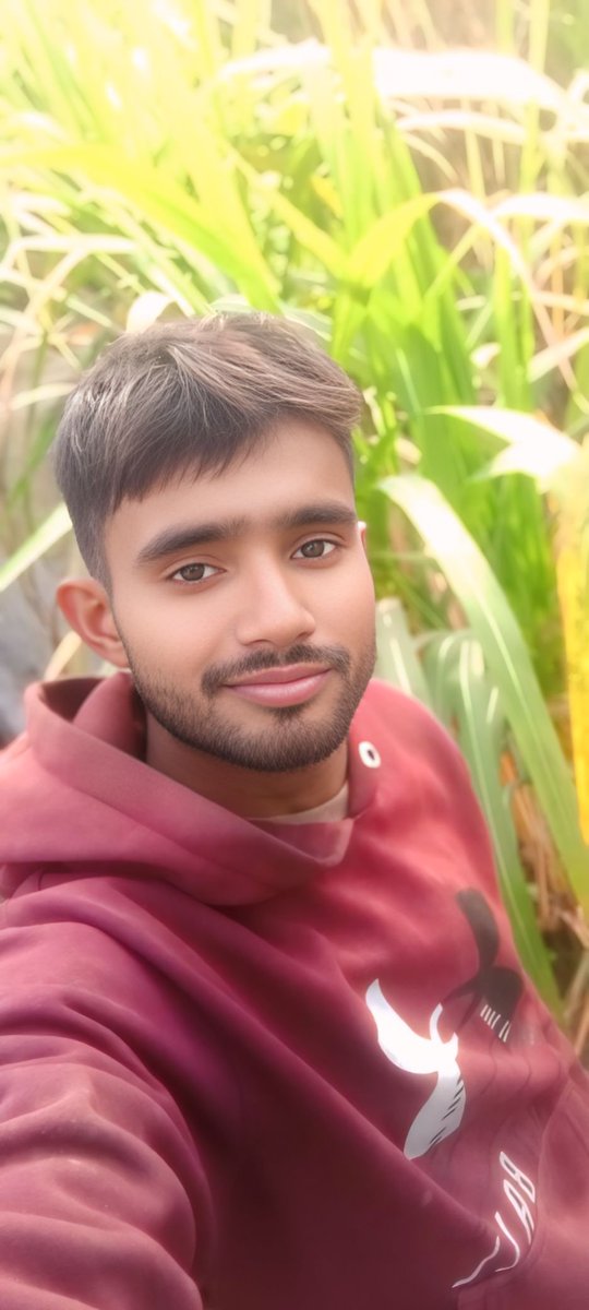 बेचैनी किसी के लिए इस कदर बढ़ गई,
कि सुकून भी अब उसी का मोहताज हो गया..

जिसे सोचा था बस एक एहसास,
वो ही मेरी हर धड़कन में शामिल हो गया....💝