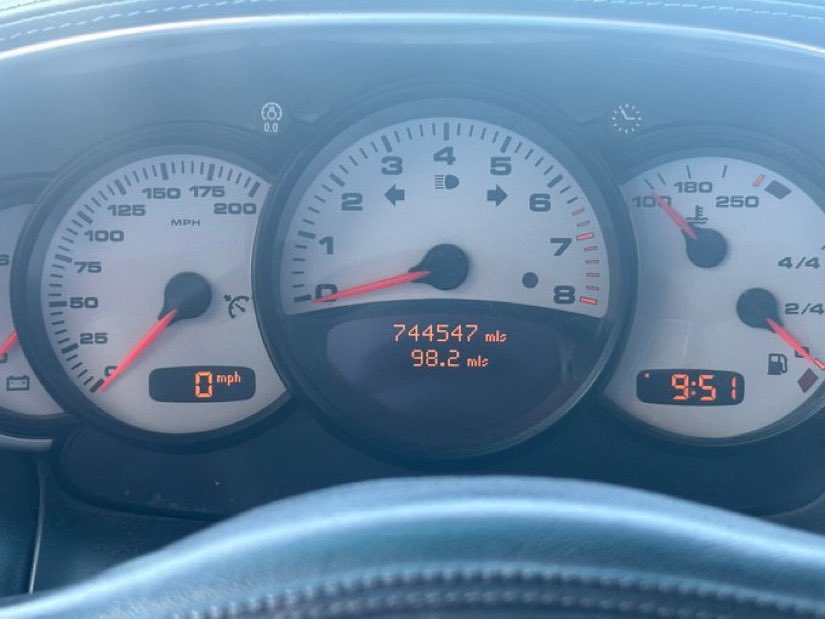 anndrrson's tweet photo. Neighbor has a 770k mile 911 Turbo, the first water cooled 911’s are insanely reliable https://t.co/G6ddratlfC