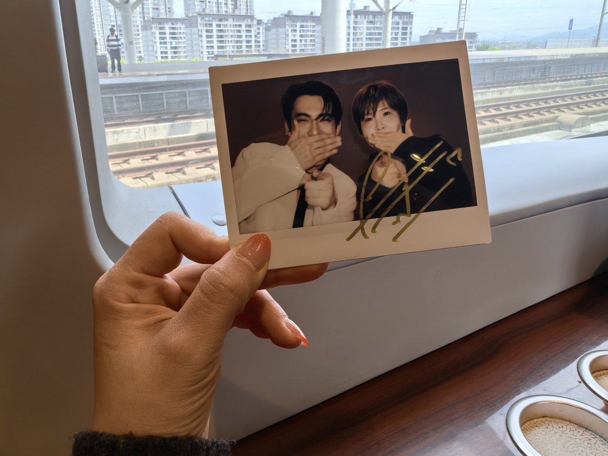 chie08083's tweet photo. 这次就拜拜啦
下次有机会再一起蛐蛐
#XiaoYiinNingbo 
#First_Chalongrat 
#รักแรกของเฟริสท์ https://t.co/0PvD8bA7zU