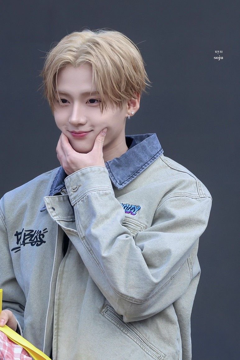 (─‿‿─) tweet media