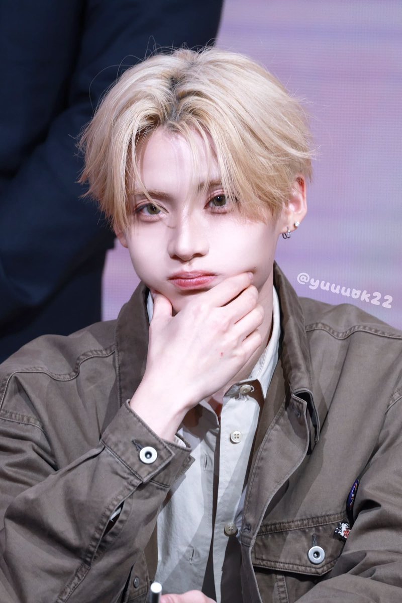 (─‿‿─) tweet media