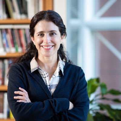AlertaEcuador24's tweet photo. Hace poco salió Bonil, ahora Gabriela Calderon, columnista de Diario El Universo desde el año 2006, deja el medio de comunicación. https://t.co/XdPidtcZw8