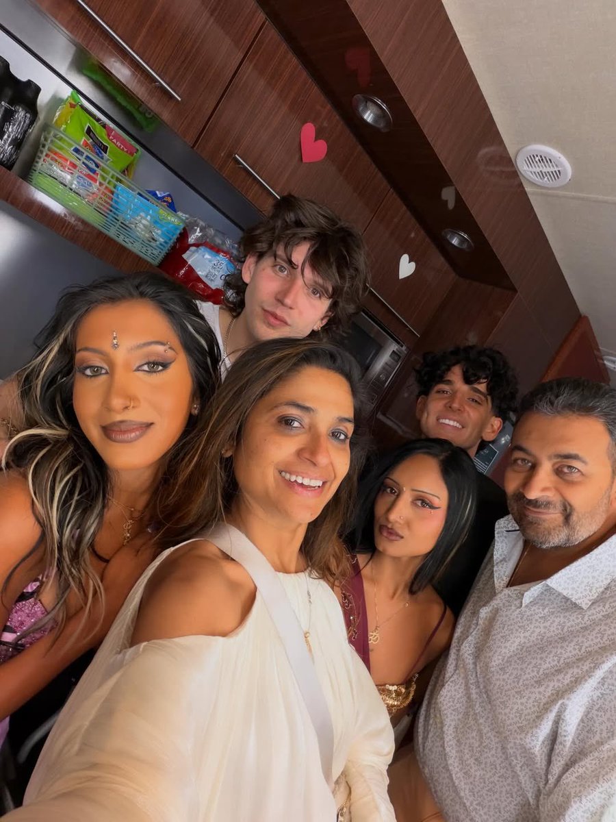 fanslararaj's tweet image. TODA ORGULHOSA! 🥹♥️🫶🏼

📷 | Kavita Raj em nova atualização via Instagram com a #LARA.