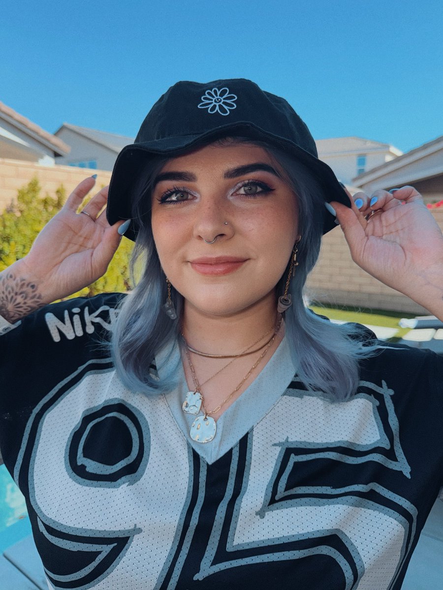 ✨Alluux: Live Tues/Thurs tweet media