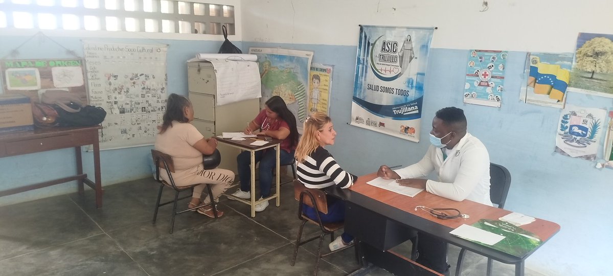 Brigadatruj2026's tweet image. Jornada de salud Amor en Acción en sector Ocanto municipio Trujillo estado Trujillo con la participación de la misión médica barrio adentro y Jóvenes del Destacamento Juvenil 100 Años con Fidel.
 #CubaCooperaVen @BMC_TRUJILL #BarrioAdentro23Años #CubaPorLaVida  #100AñosConFidel