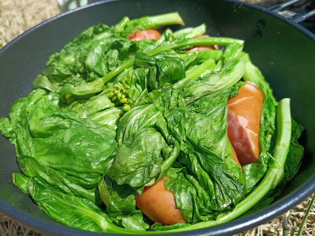 pore2kakeru's tweet photo. 久々にお山歩き(*^_^*)
大山を眺めながらランチ！ https://t.co/cKZkqZkJOq