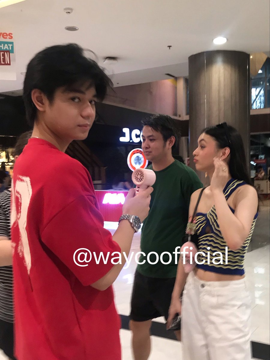 WAYCOOFC's tweet photo. ‘di niyo naman sinabi sa’kin na ganto pala gumamit ng mini fan? 😞 https://t.co/eN5NYW8GGh