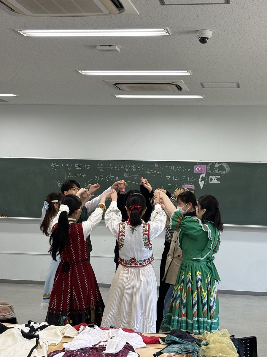 FD_shinkan24's tweet photo. 【踊らないか？】

スプフェス今日もC101教室でやってますよ〜
ステージ発表も14:15からあります！
東��大生きてきてー https://t.co/XuoWwqi7hg
