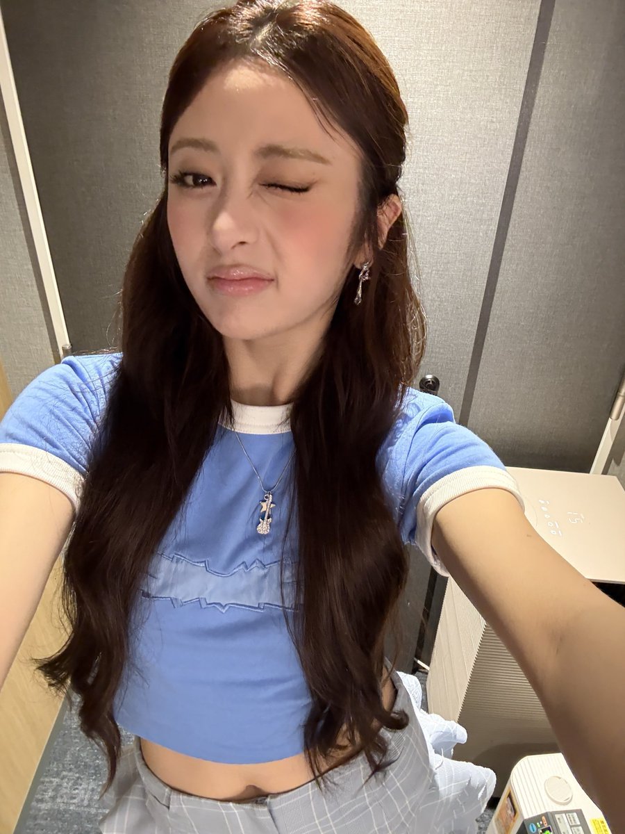 みん tweet media