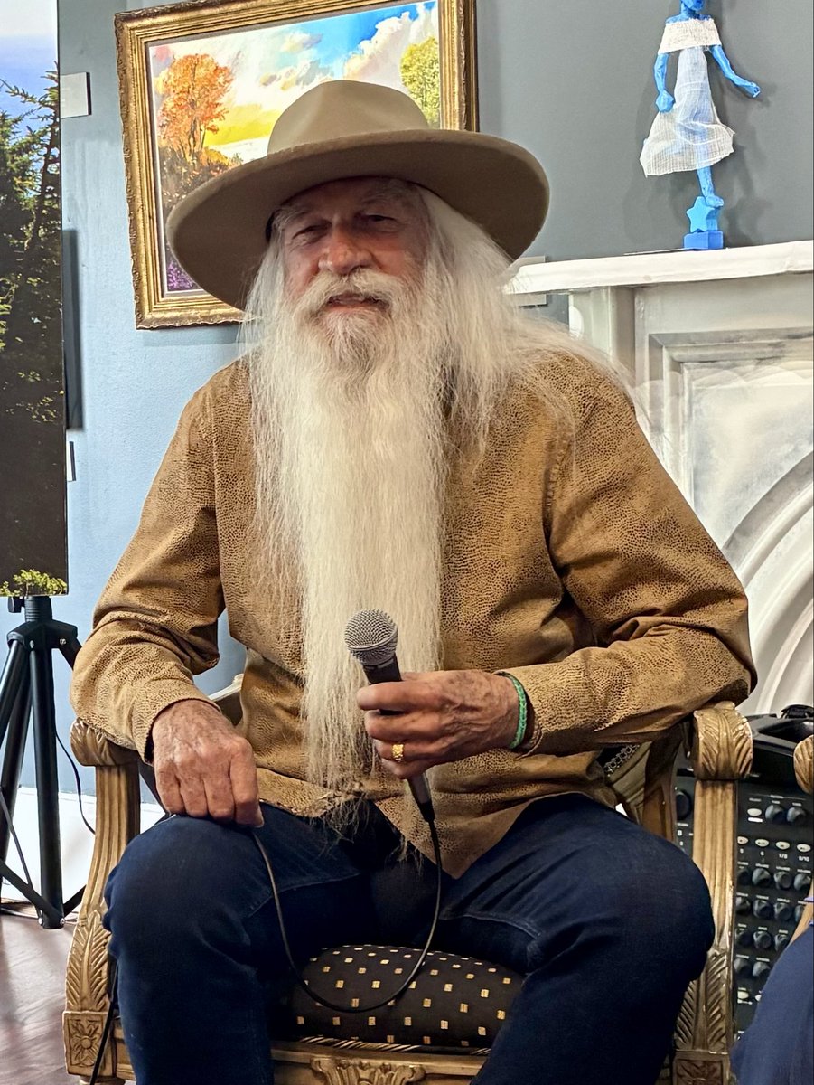 leadfootdm's tweet photo. Fun afternoon at @MonthavenArts in support of @wlgolden’s newest book “Golden Memories.” https://t.co/Brob9Qp0Qb