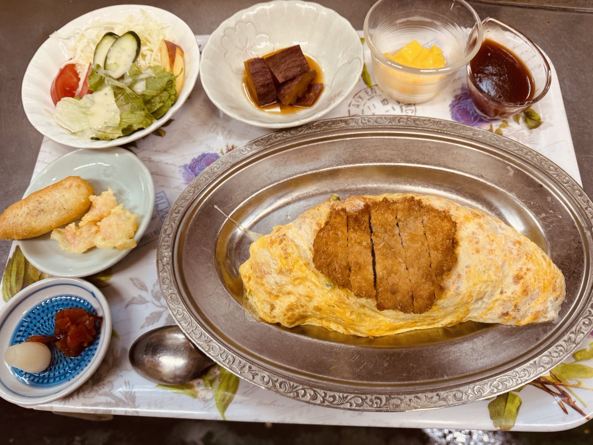 manganomusi1's tweet photo. 今日の定食はボルガライスです https://t.co/NrtQuh4OHW