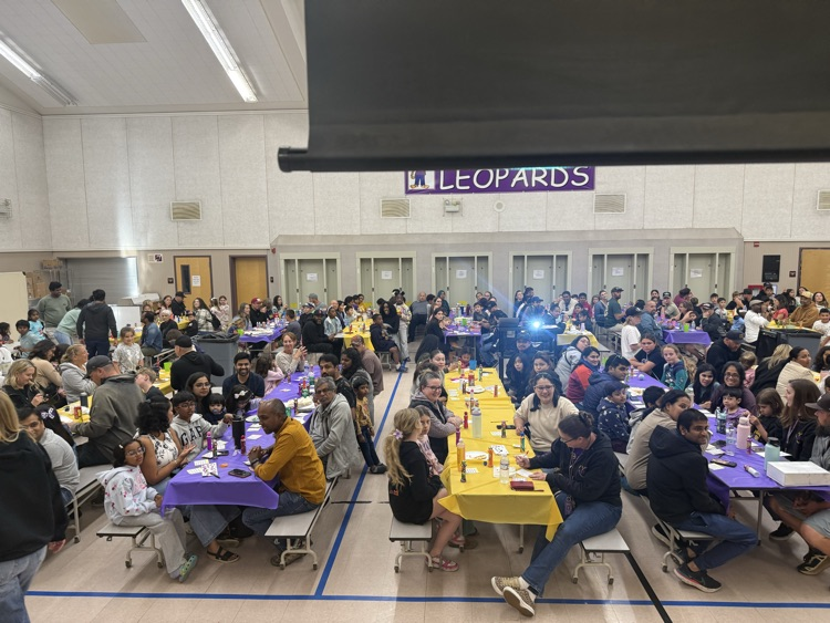JulieCroy11's tweet image. We had an evening full of family fun during our Loma Vista Bingo Night💜💛💜💛#lvpride #weareBUSD