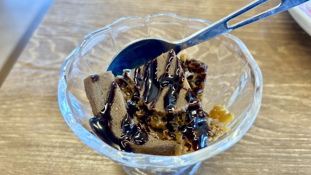 龍ケ崎スリランカのマータラバタカデー。バイキング1,700円。ピーツも魚もあって嬉しい。コーラがつくけど今日は辞退。ワタラッパンはチョコかかってる。