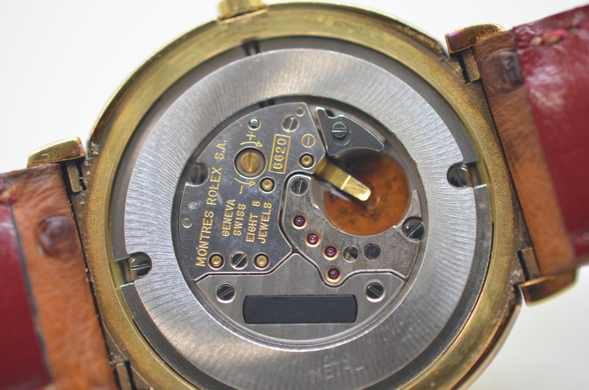jewelselect's tweet photo. ロレック スチェリーニ 6623 クオーツ

現在の電池から液漏れ無しです。

過去に古い電池から液漏れしたようで、端子に液漏れあとあり

的確な処置は液漏れ見つけたら即クリーニング〇

クリーニングやらずに新しい電池に入れ替えてしまう時計屋さんダメですよ✖ https://t.co/dbTAsfHeVT