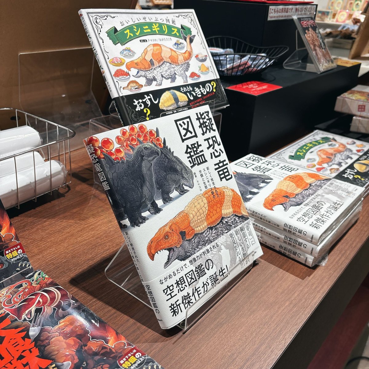 クマコロ@書籍「擬恐竜図鑑」発売中! tweet media