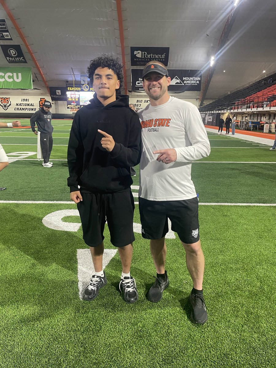 nusischaumkel's tweet photo. Thank you @BengalGridiron for the great experience at there junior day, got to meet there safeties coach @CoachBobbyJay https://t.co/XEhuyYuHCa