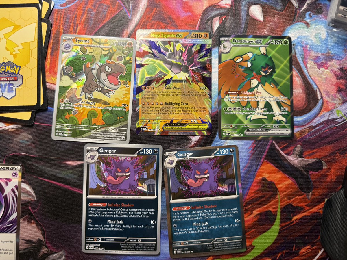 CharizardEats tweet media