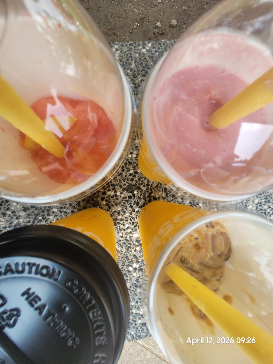 YunWini's tweet photo. #ComposeCoffee #BTS_V #TaipeiTaiwan #SoftOpening
We got our drinks pretty quickly as it was early in the morning. https://t.co/q4SZwfm22j