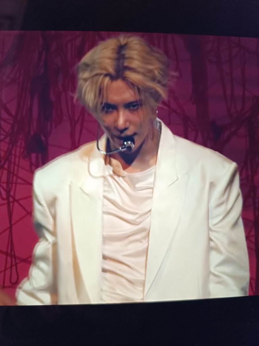 vampire messiah taemin #TAEMCHELLA tweet media