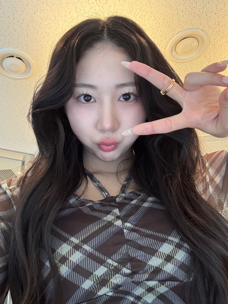 Ettone_official's tweet photo. 〚  PHOTO📸  〛

◤O21×J-WAVE Presents
　Under The Rug - Episode 10◢

members' off shot ⟡ ݁₊

#Ettone #UnderTheRug #O21
#anri #chiharu #koyuki #mirano https://t.co/z8E8xRgyCK