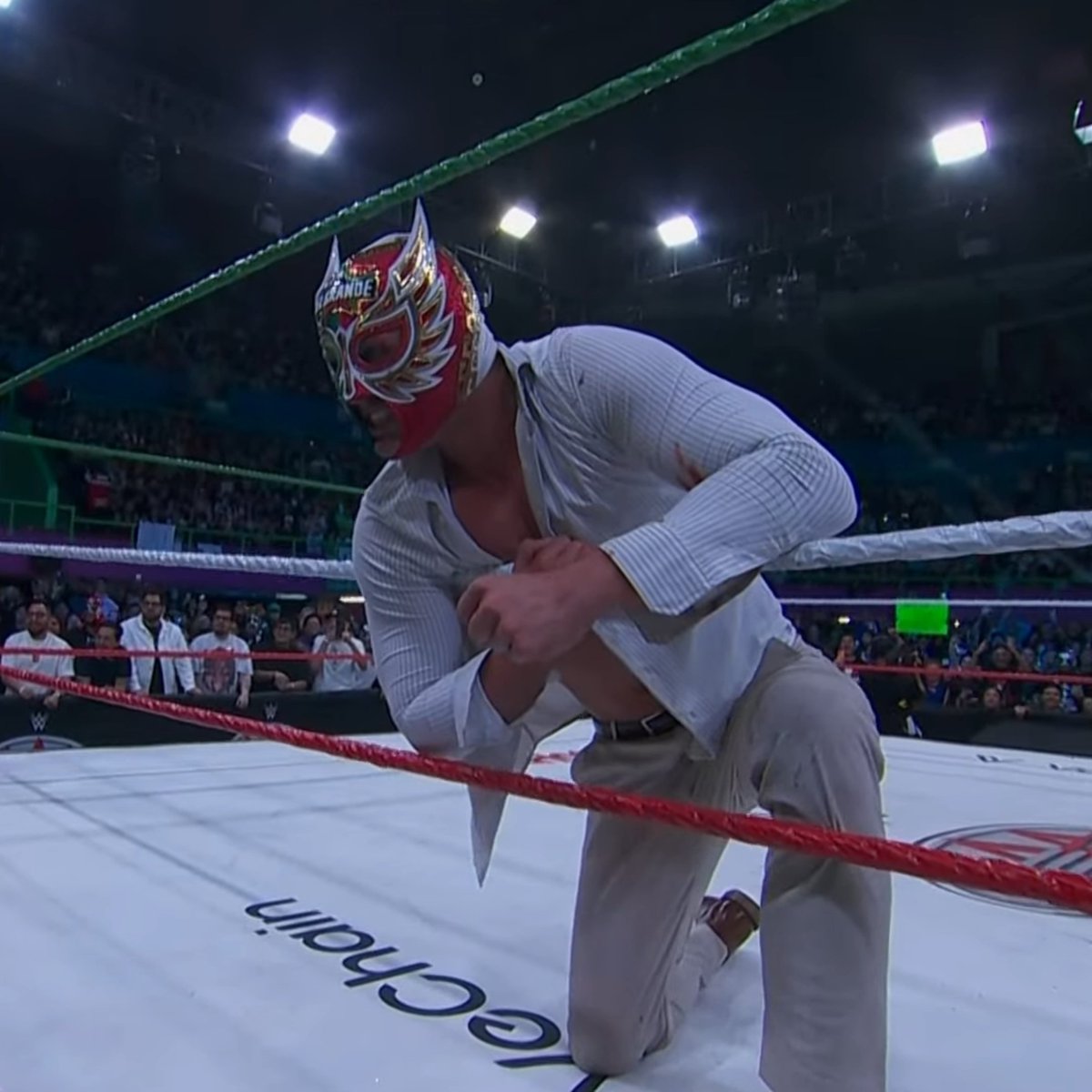 Exposing the IWC tweet media