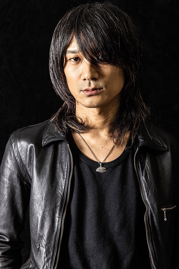AUDIO_TAKAMATSU's tweet photo. Rude CHAOS
 
1993年より立ち上げたジュエリーブランドCHAOS DESIGN。
 
デザイナーと交友関係が深いRUDE GALLERYと、アーティストとのコラボレーション作品「Rude CHAOS」の第8弾を発表いたします。
 
[COLLABORATION ARTIST]
 
- a flood of circle -
佐々木亮介(Vo, Gt)
 
第8弾アーティストは結成20周年を迎え、日本武道館単独公演を控えたa flood of circleより佐々木亮介氏との作品が誕生しております。
 
個性豊かなラインナップを是非ご覧下さいませ。
 
※同時にアーカイブ作品の受注生産もお承り致します。
※店頭では期間中、新作及び全アーカイブのサンプル展示を行っております。
 
※商品は完全受注生産品となります。
受注期間：4.25(土) ～ 5.10(日) お渡しは11月を予定しております。
 
同時に下記アーティストとのアーカイブ作品の受注もお承り致します。
・チバユウスケ/イマイアキノブ/ヒライハルキ/生形真一/村松拓/ホリエアツシ/佐々木亮介/菅原卓郎/田島昭宇
 
https://t.co/uYinzztpkF