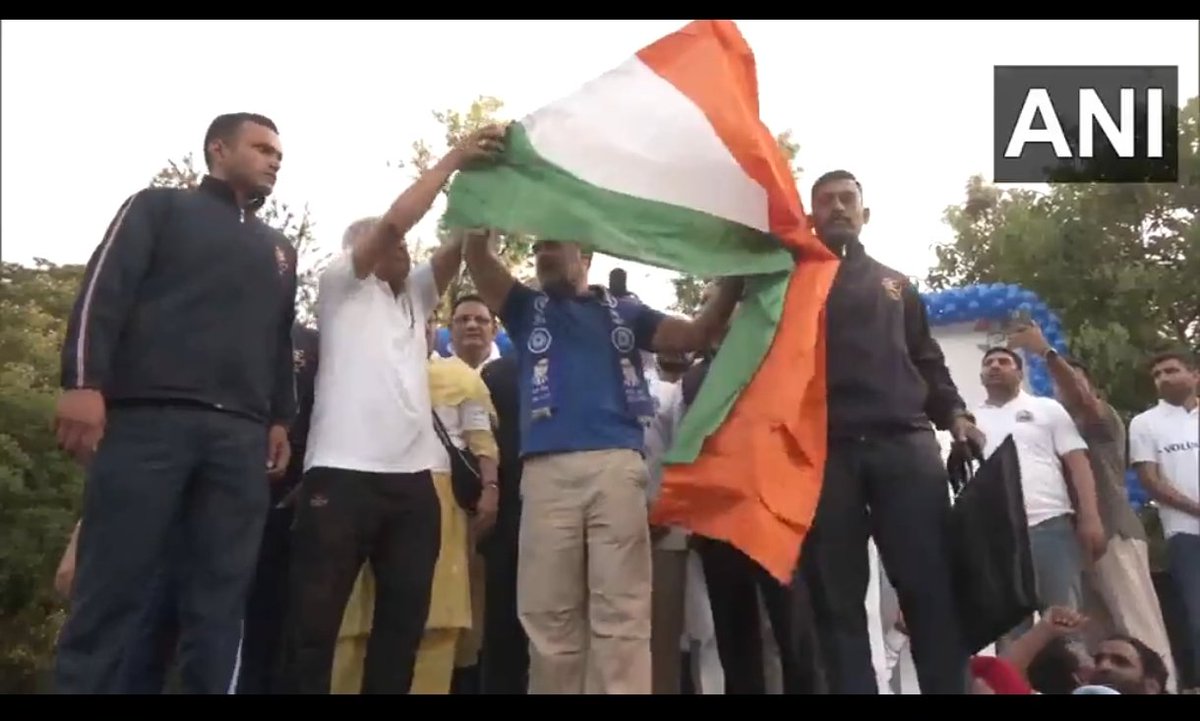 mrigya1's tweet image. @RahulGandhi @INCIndia
#12April2026
#Flagoff #RunforConstitution
India Awaits #PMRahulGandhi