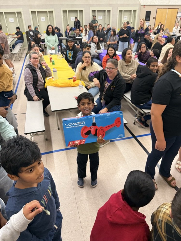 JulieCroy11's tweet image. We had an evening full of family fun during our Loma Vista Bingo Night💜💛💜💛#lvpride #weareBUSD
