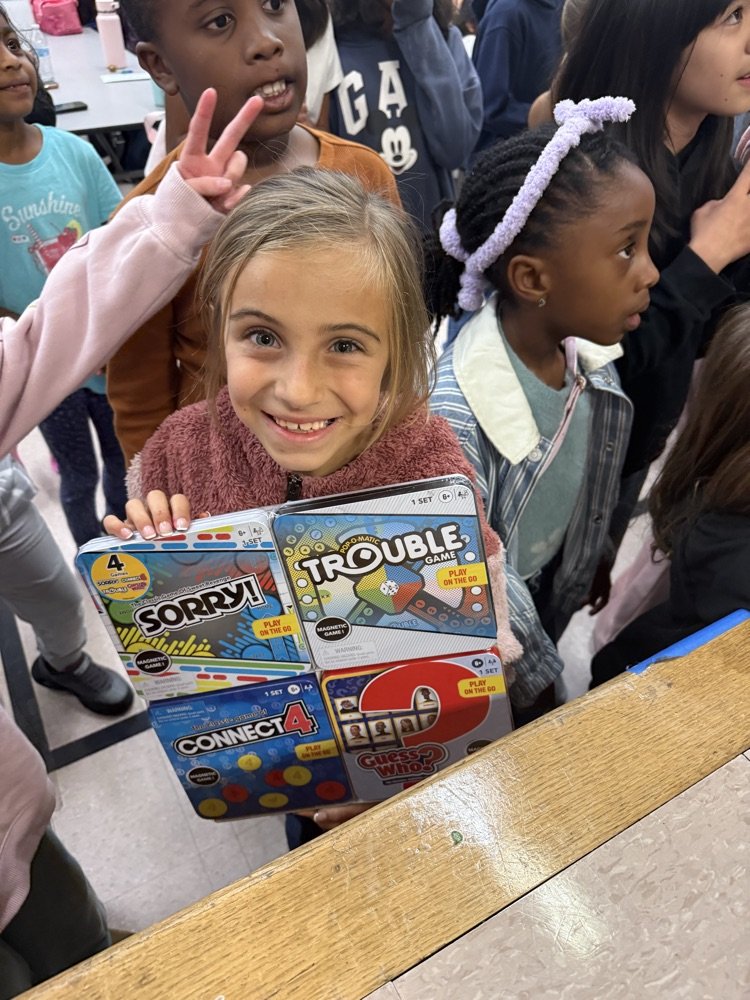 JulieCroy11's tweet image. We had an evening full of family fun during our Loma Vista Bingo Night💜💛💜💛#lvpride #weareBUSD