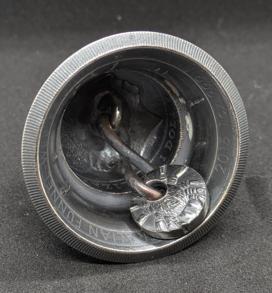 TruthHawaii369's tweet photo. Saturday Night Silver Coin Show
For this Sat night coin show I submit these two 1 oz .999 fine silver 2015 Australia Funnel-web Spider coins ... in bell form. Ring/tone sound test vid in next post π
#Silver
#SilverCoinShow https://t.co/9eStHh4Q41