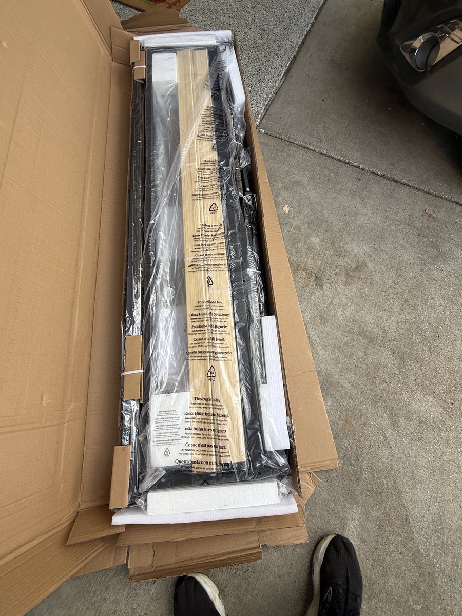 jearl02s's tweet image. I bought this New King Bed for less than $7

Listed on FB Marketplace for $125 

$118 profit

It sold in 36 hours 

If I did this 100 more times I would be a MILLIONAIRE 

——

This was a mistake..I bid on a full size bed  but this is what they gave me.

I didn’t realize until I