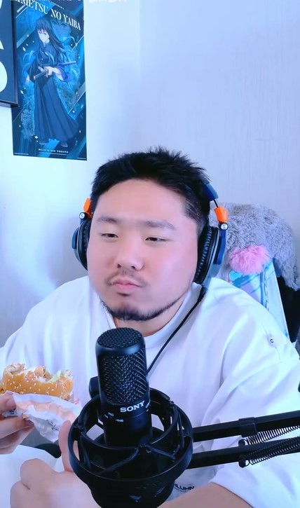 Hairy walker tweet media