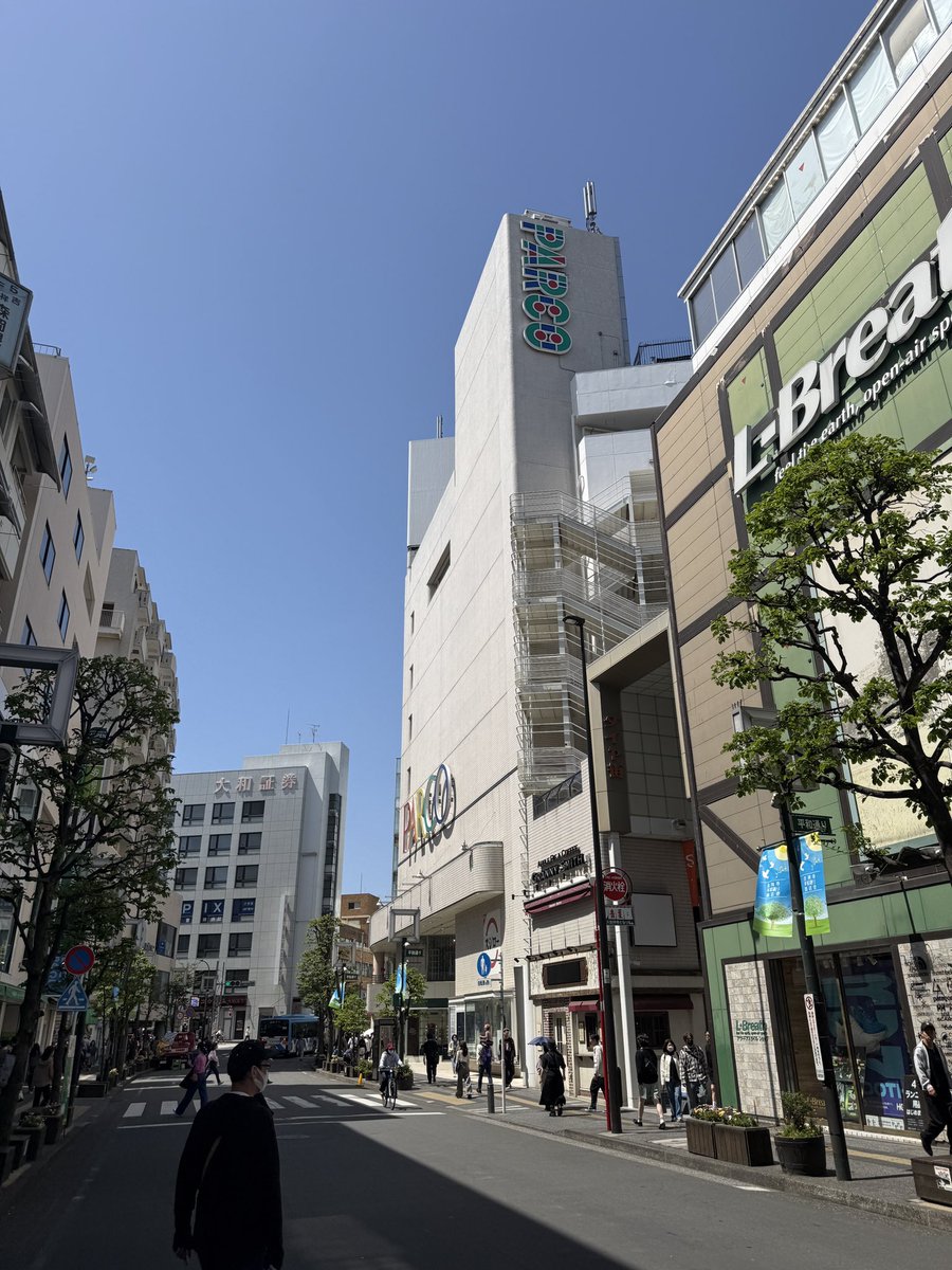 m_o_k_u_25's tweet image. 本日の現場！
すぐ近所なのに仕事（宿題）終わらず遅刻💦
とっても良い空模様なり☀️
#ゆり丸 #Yurimaru #MagicBox