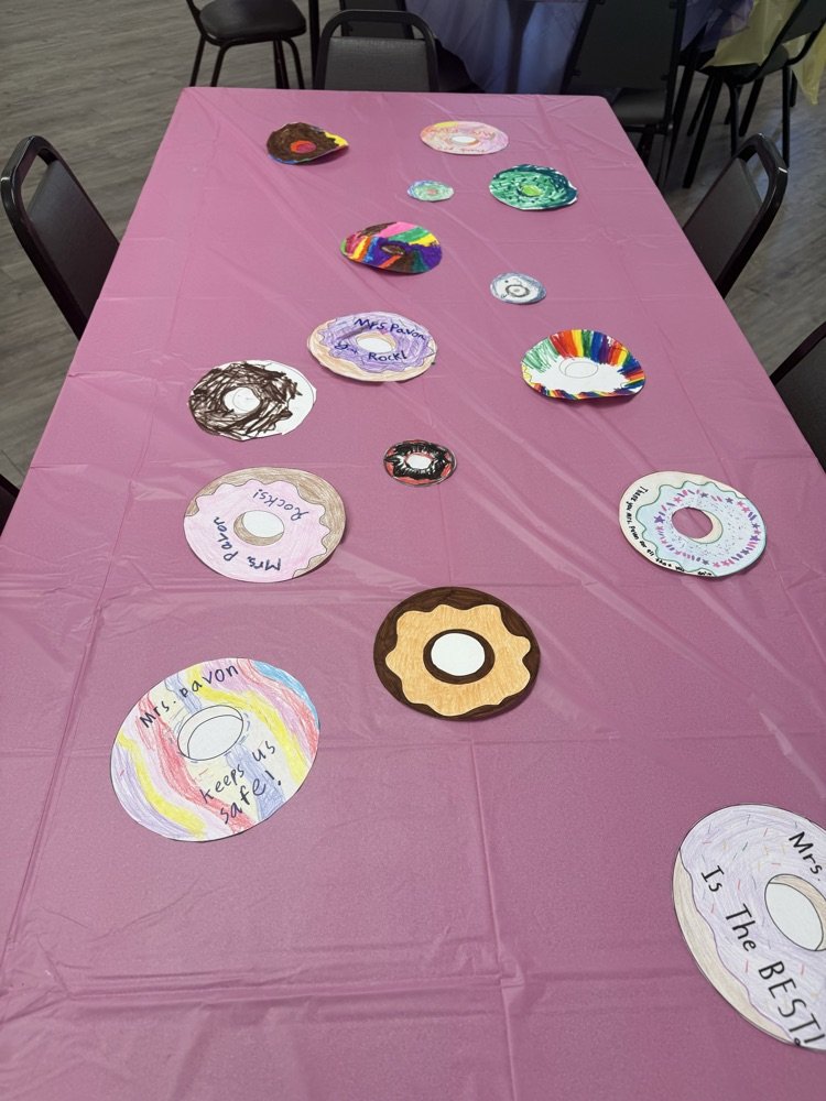 JulieCroy11's tweet image. Happy Vice Principal day Mrs. Pavon!  Thank you for all that you do for Loma Vista Elementary💜💛💜💛 #lvpride #weareBUSD