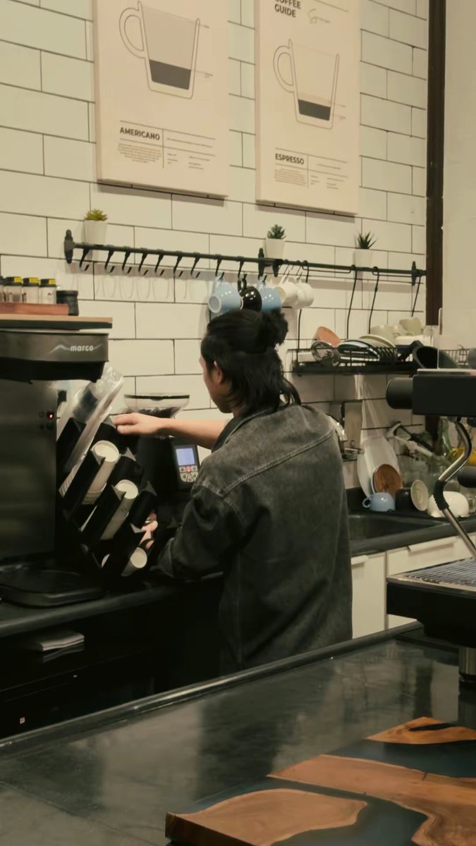 صقُر tweet media