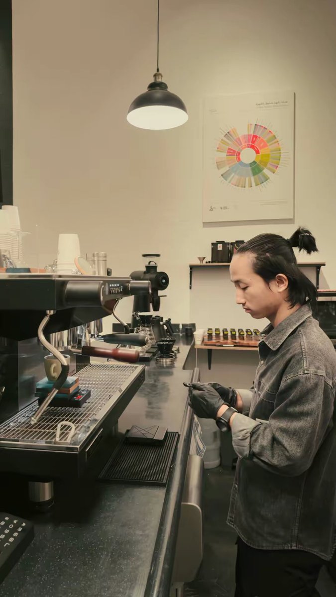 صقُر tweet media