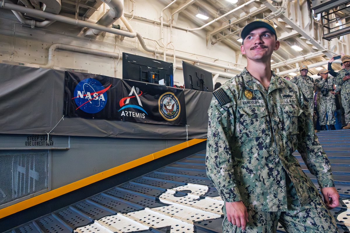 usmcgaucho's tweet photo. The return of the Orion Spacecraft aboard the USS JOHN P. MURTHA https://t.co/cAUY1IlFlt