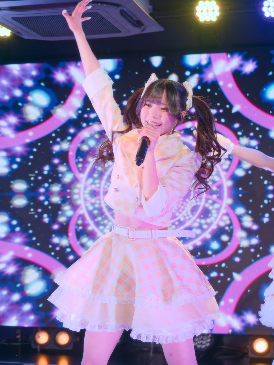 tomowithfk7's tweet image. Live alive ♬⋆.˚𝄢⋆.ೃ࿔*:･ 

実は黄色もいいなって思ってたりする*꒱⋆⑅.....✍🏻

@MatsumotoNeneka 

#Blüme 
#雪桃ステージ #stageperformance #ファインダー越しの私の世界