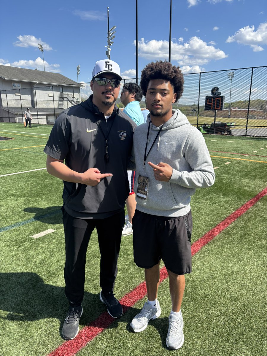 keyahjaesmyre15's tweet photo. Had a great time at ferrum! Thank you for the invite @coach_J_Santi @Rivals @NCAADII @CSAPrepStar @PrepRedzone @NPCoachJeff @HighSchoolOT @MHSBlueDevilsFB @CoachB46458203 https://t.co/Gls6azodS0