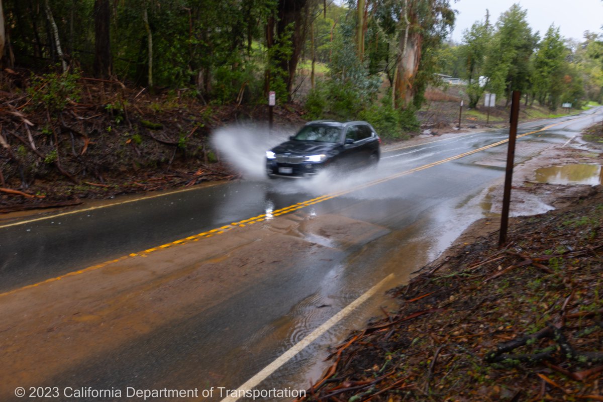CaltransD4's tweet photo. 🌧️ Traffic Alert: Bay Area 🌧️
Heavy rain may cause standing water on roadways.
Slow down, increase distance, and stay alert.
⚠️ Never drive through flooded areas .
Turn around, don’t drown.
#BayArea #TrafficAlert #DriveSafe #FloodSafety #Caltransd4 https://t.co/O9lnMlldoi