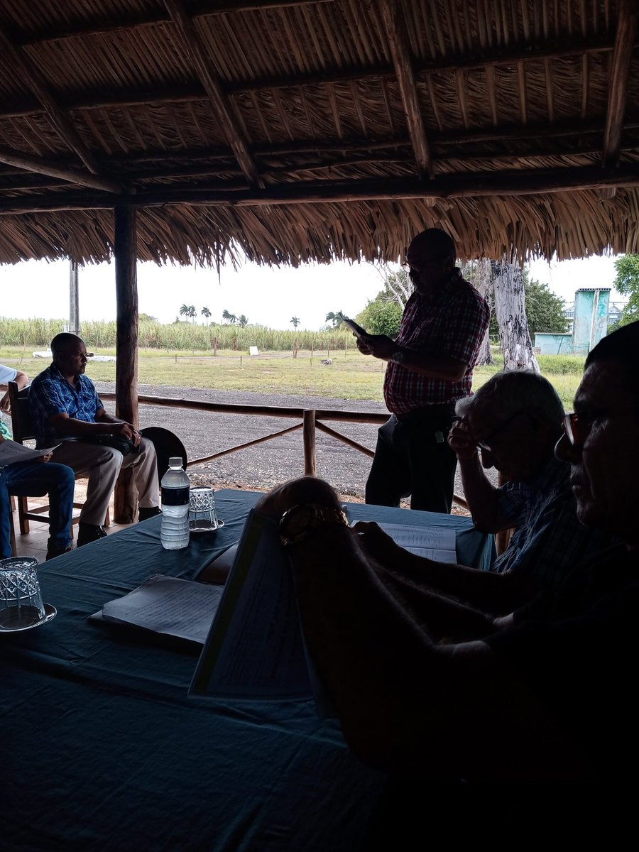 Esté sábado en la tarde en la región más suroriental de #Matanzas precisamente donde radica la Empresa Agroindustrial de Granos se desarrolló un provechoso intercambio con productores de arroz de la provincia.
#MatancerosEnVictoria.
#UnidosXCuba.
<a href="/mariofsabines/">Mario Sabines Lorenzo</a>,
<a href="/CaridadPoey/">Marieta Poey Caridad</a>.