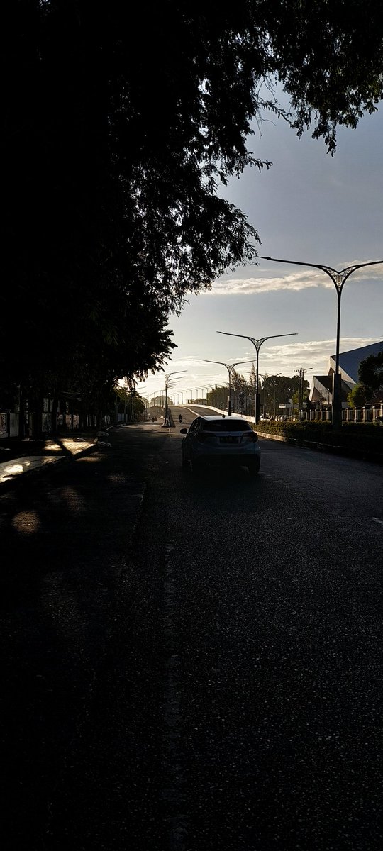 S_ke77's tweet photo. "Keep moving, because every road has a beautiful ending."...
#streetphotography https://t.co/sFpala08wL