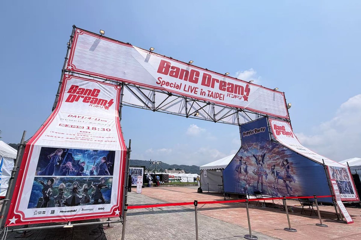 bang_dream_info's tweet photo. ＼本日開催🎉／

🌈「BanG Dream! Special LIVE in TAIPEI」
　DAY2 : Poppin'Party×Roselia🌹

ご来場予定の皆さまはお楽しみに✨

準備來到會場的各位！
讓我們一起好好享受這場演出吧✨

▼詳細はこちら
https://t.co/cPfFs7Q7H1

#BanGDreamLIVE_TAIPEI
#バンドリ #ポピパ #Roselia https://t.co/axrAWAwwlU