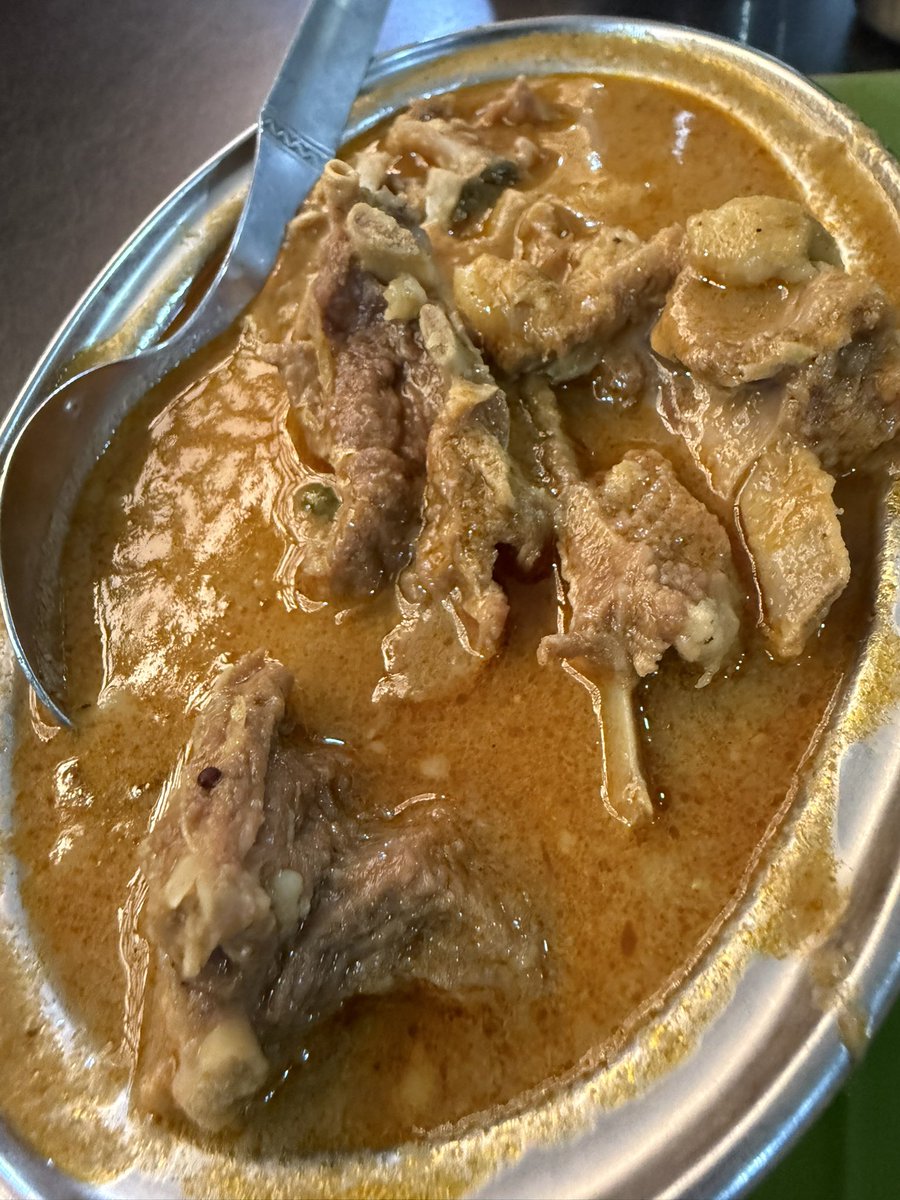 cricgenie's tweet image. குடல் குழம்பு , தலை்கறி பிரை , நெஞ்செலும்பு குழம்பு &amp;amp; தொட்டுக்க முட்டை தோசை #Life is Beautiful