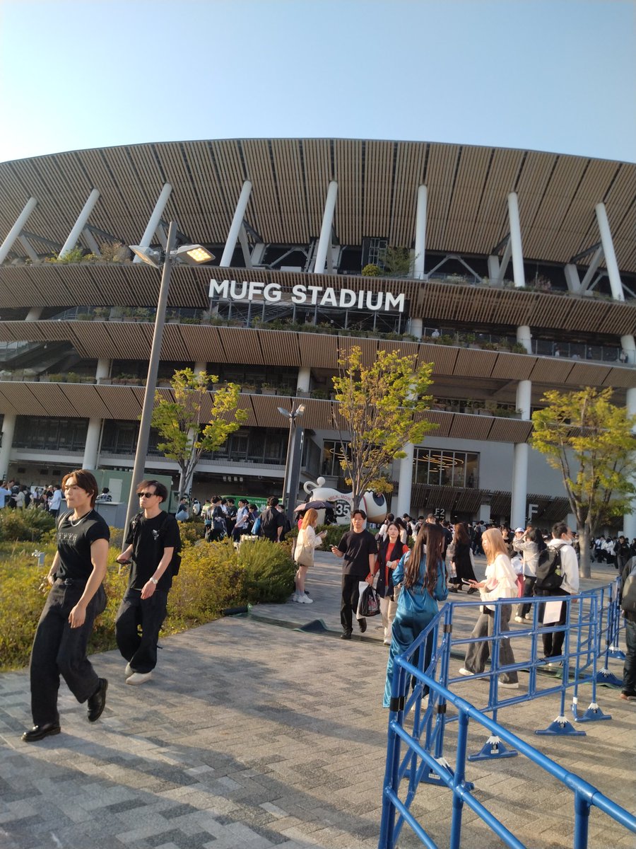 hikomichi's tweet photo. 昨日は櫻坂の国立競技場行ってきました！上から2番目の天空席だったので音は悪かったです😅でもライブ良かったです!天ちゃん副キャプテンおめでとう!
#櫻坂46 https://t.co/2JAtx8CvaJ