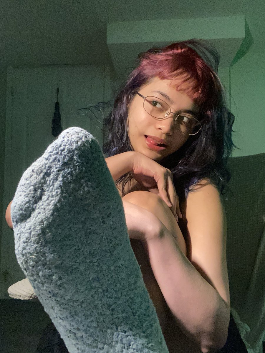emithetemptress's tweet photo. $$$ then maybe ill think abt removing my sock https://t.co/uaHOEuAT2R